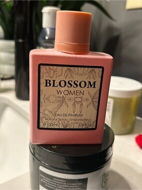 BLOSSOM Women Eau de Parfum - Pink Bottle